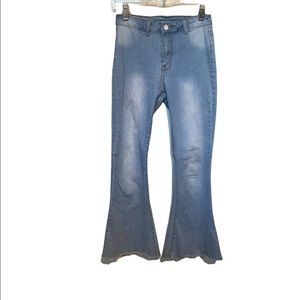 Fashion Wear Jeans size 0 light wash flare raw hem jeans.